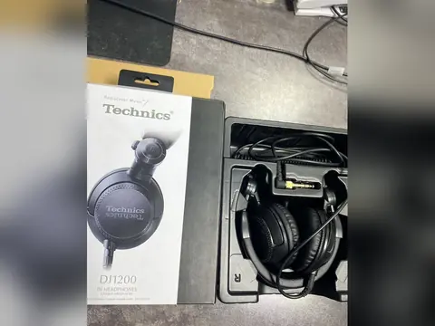 Dj-проводные наушники Tecnics EAH-DJ1200EK — принято в «Легенде»