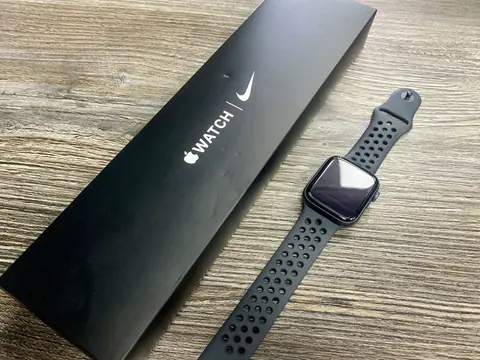 Часы Apple watch se 44 mm nike 88 акб — принято в «Легенде»