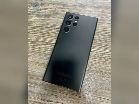 Samsung Galaxy S22 Ultra (Snapdragon 8 Gen1), 12/256 ГБ, SIM + eSIM — принято в «Легенде»