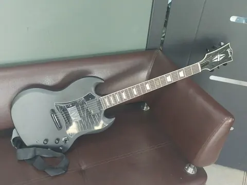 Электрогитара Gibso SG400 6-струнная 39" — принято в «Легенде»