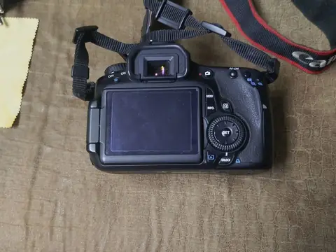Фотоаппарат Canon eos 60d без обьектива — кадр 3