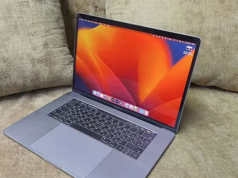 Ноутбук Apple MacBook Pro 15 (2017) Core i7/16/512 — принято в «Легенде»