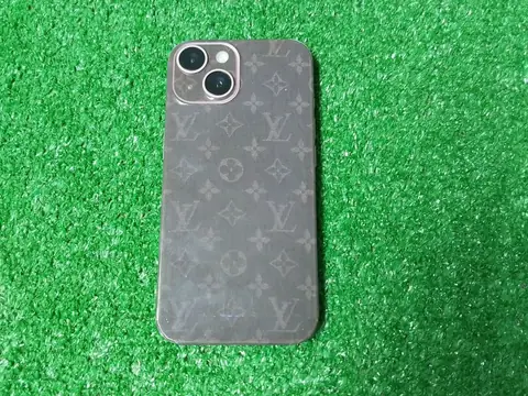 iPhone 15, 256 ГБ, SIM + eSIM — кадр 3