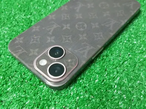 iPhone 15, 256 ГБ, SIM + eSIM — кадр 4