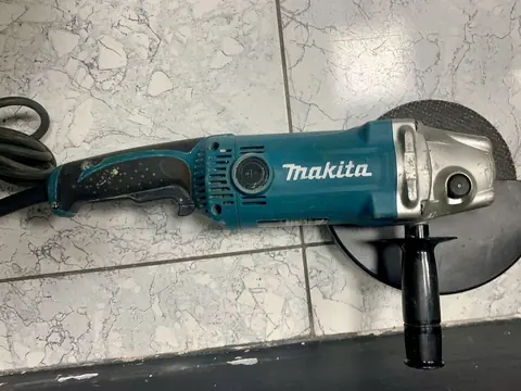 Ушм Makita ga9050 230mm — принято в «Легенде»