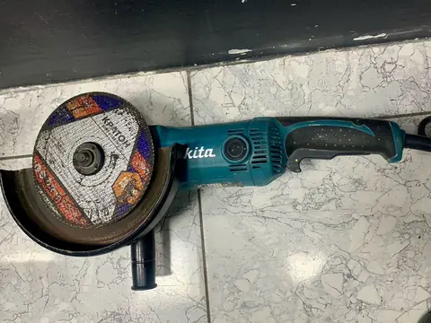 Ушм Makita ga9050 230mm — кадр 2